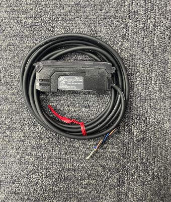 KEYENCE FS-N11P PNP出力メインユニットのケーブルタイプを持つデジタル光ファイバーセンサー