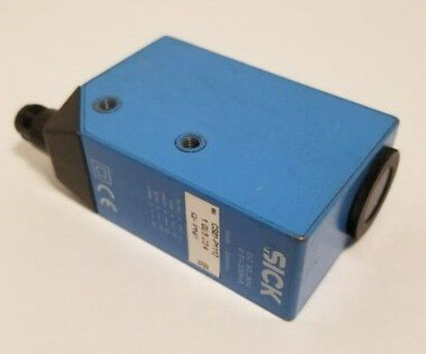 SICK CS81-P1112 カラーセンサー CS8 男性コネクタ M12 5ピン 30.4 mm x 80 mm x 53 mm