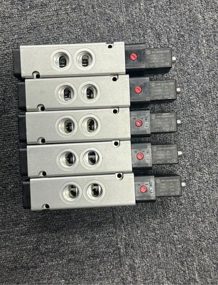 ノルグレン V60... V63シリーズ V62C513A-A218J パイロット電磁弁 10-30 VDC 動作電圧と 8 つのデジタル入力