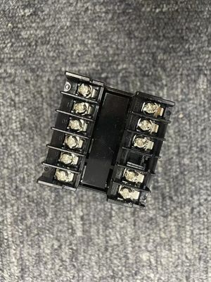 オムロン E5CC-QX2A M-800 パネルマウント PID温度コントローラ 16 デジタル出力 0.4 kg