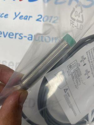 Siemens 3RG4022-0CD00  INDUCTIVE PROXIMITY SWITCH