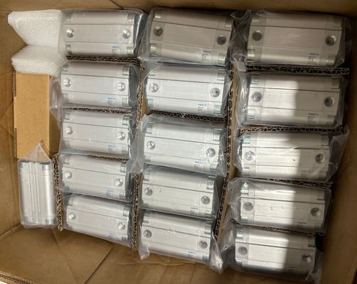 Festo コンパクトシリンダ ADVU-32-30-P-A