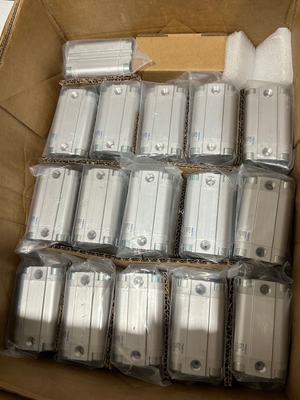 Festo Compact シリンダー ADVU-32-40-P-A
