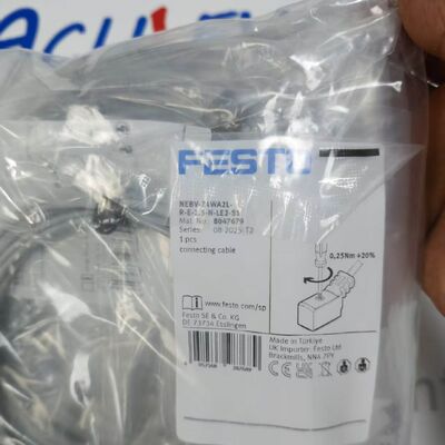 Festo NEBV-Z4WA2L-R-E-2 電磁弁接続ケーブル
