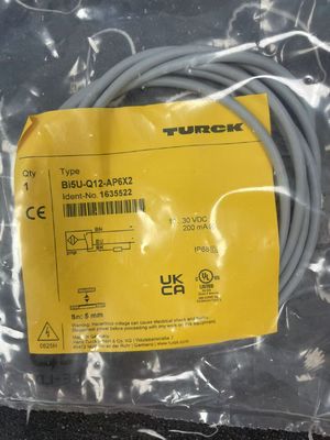 Turck NI40U-CP40-VP4X2 正確な非埋め込み型設置用誘導型ブロック近接センサ