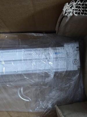 FESTO DGC-K-25-600-PPV-A ガイド付き空気圧駆動シリンダー